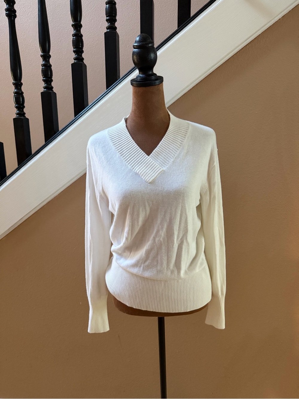 Treasure & Bond Ivory V-Neck Lightweight Sweater